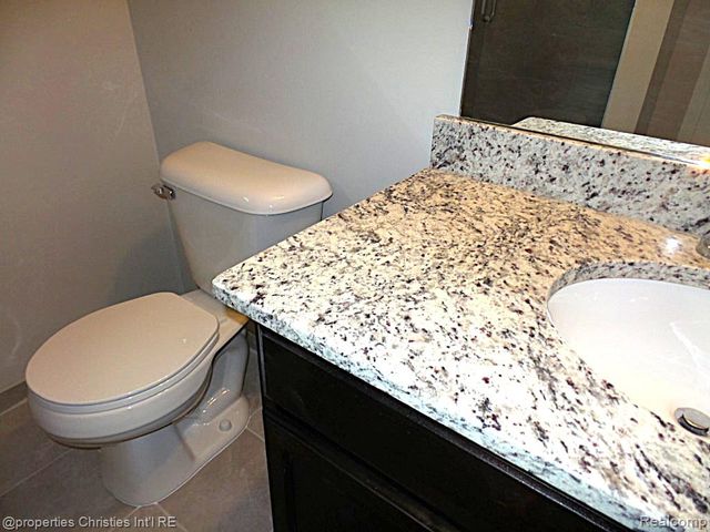 826 Nelsons Ridge Drive 21, Howell, MI 48843