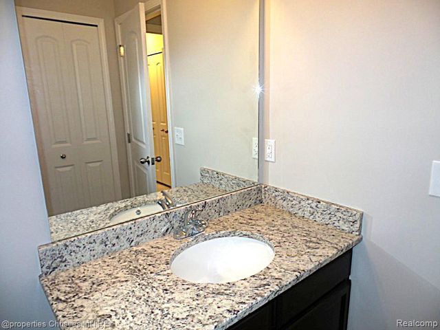 826 Nelsons Ridge Drive 21, Howell, MI 48843