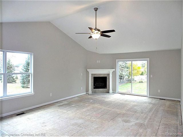 826 Nelsons Ridge Drive 21, Howell, MI 48843