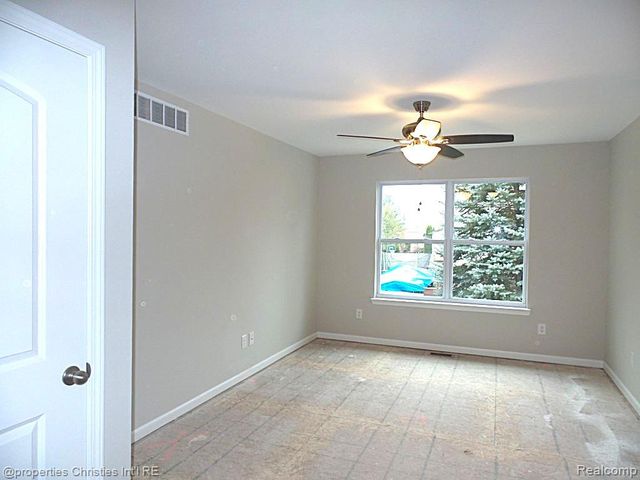 826 Nelsons Ridge Drive 21, Howell, MI 48843