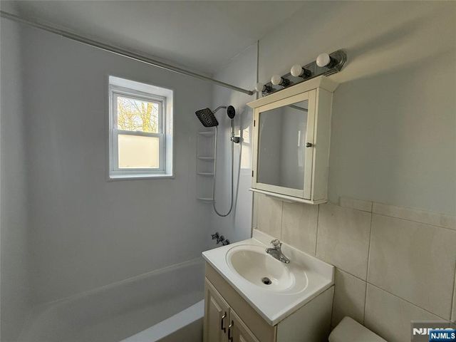 35 S Willow Street B5, Montclair, NJ 07042