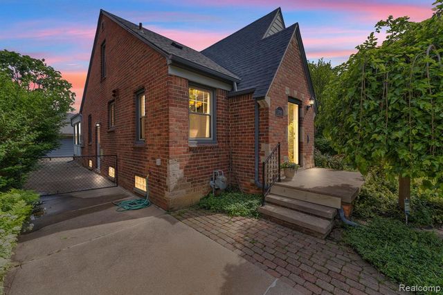 23144 Myrtle Street, Dearborn, MI 48128