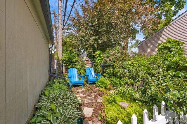 23144 Myrtle Street, Dearborn, MI 48128