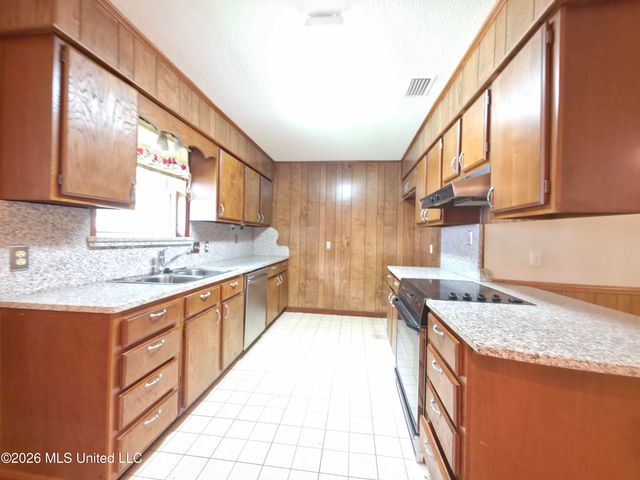 1800 Pat Drive, Gautier, MS 39553