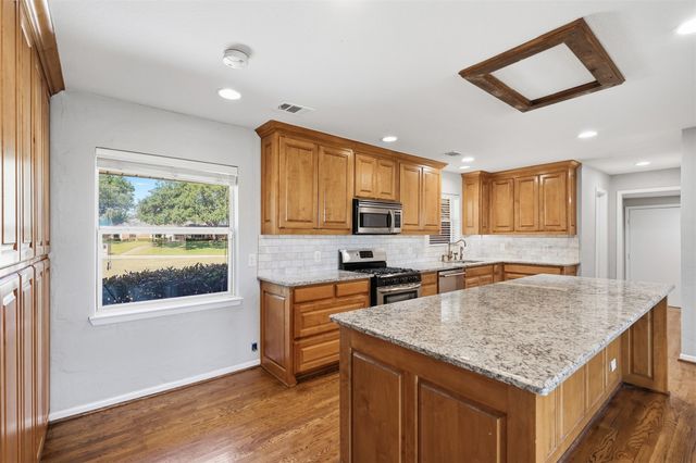 3202 S Country Club Road, Garland, TX 75043