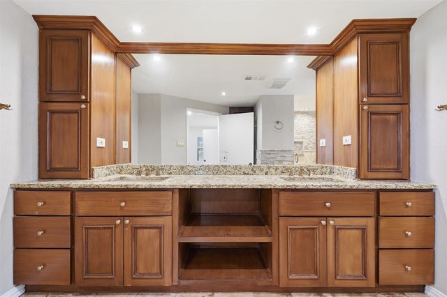 3202 S Country Club Road, Garland, TX 75043