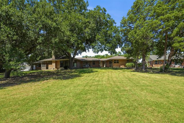 3202 S Country Club Road, Garland, TX 75043
