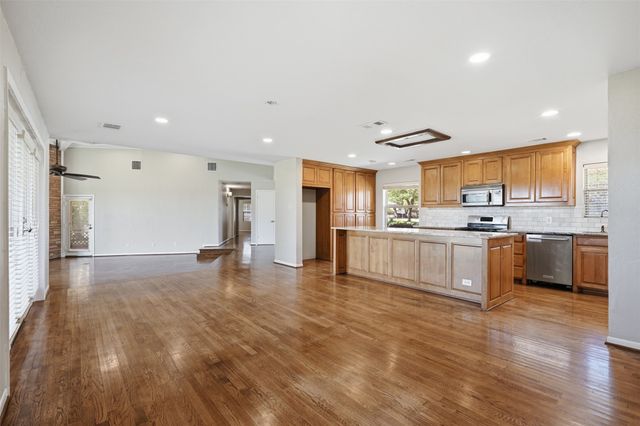 3202 S Country Club Road, Garland, TX 75043