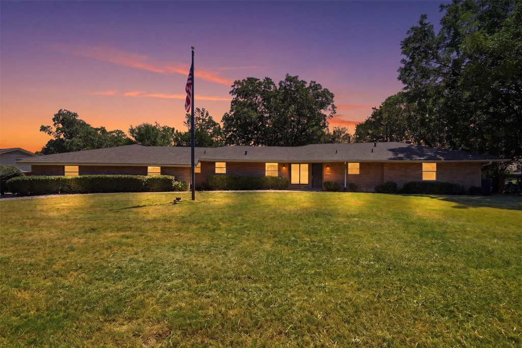 3202 S Country Club Road, Garland, TX 75043