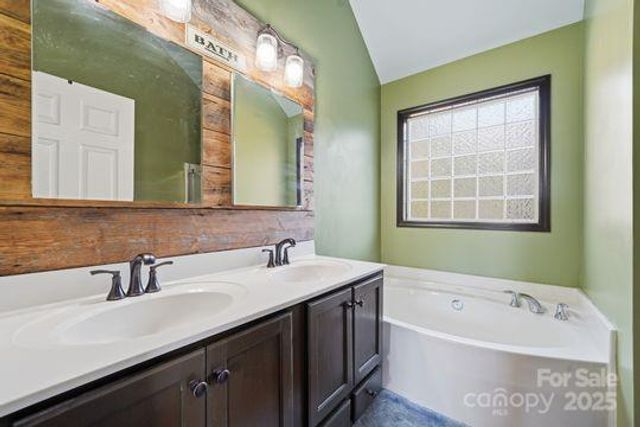 208 Bennington Drive, Stanley, NC 28164