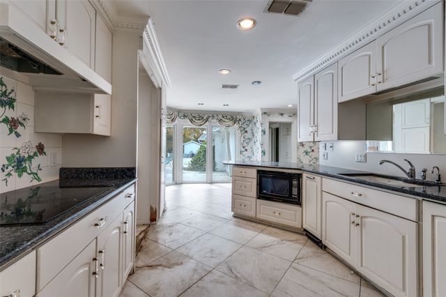 8400 Cardinal Lane, North Richland Hills, TX 76182