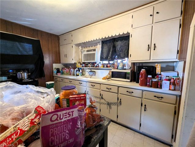 513 Memorial Park Drive, Thomasville, NC 27360