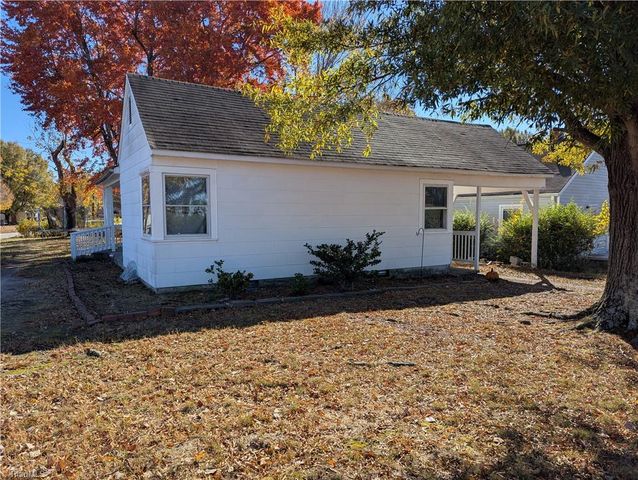 513 Memorial Park Drive, Thomasville, NC 27360