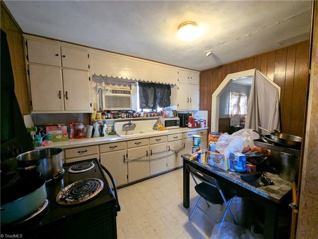 513 Memorial Park Drive, Thomasville, NC 27360