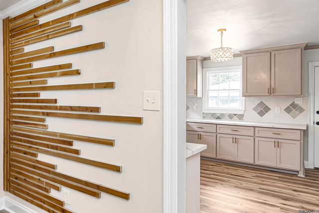 275 E Riveroaks Dr, Baton Rouge, LA 70815