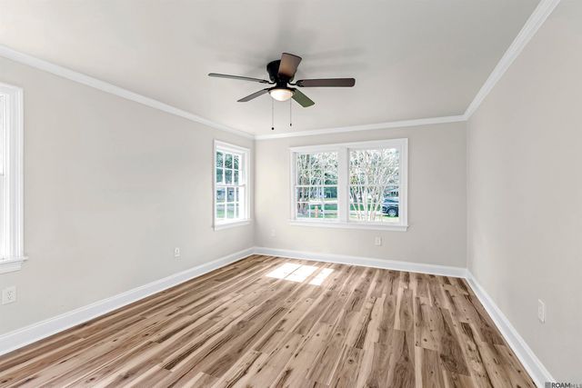 275 E Riveroaks Dr, Baton Rouge, LA 70815