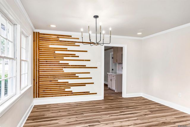 275 E Riveroaks Dr, Baton Rouge, LA 70815