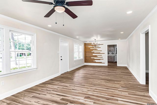 275 E Riveroaks Dr, Baton Rouge, LA 70815