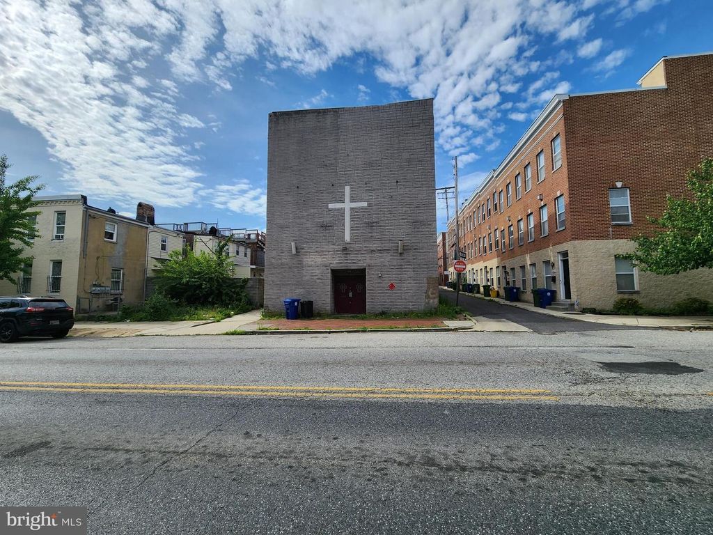 Image 10 of property listing at 2117 E FAYETTE ST, Baltimore, MD 21231