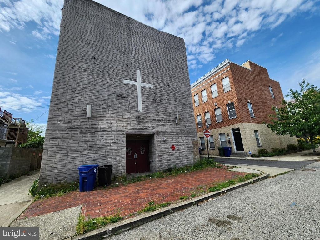 Image 11 of property listing at 2117 E FAYETTE ST, Baltimore, MD 21231