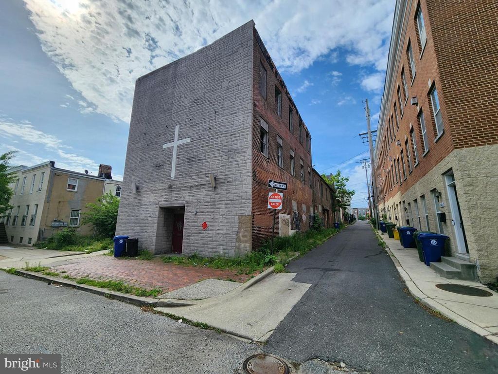 Image 12 of property listing at 2117 E FAYETTE ST, Baltimore, MD 21231