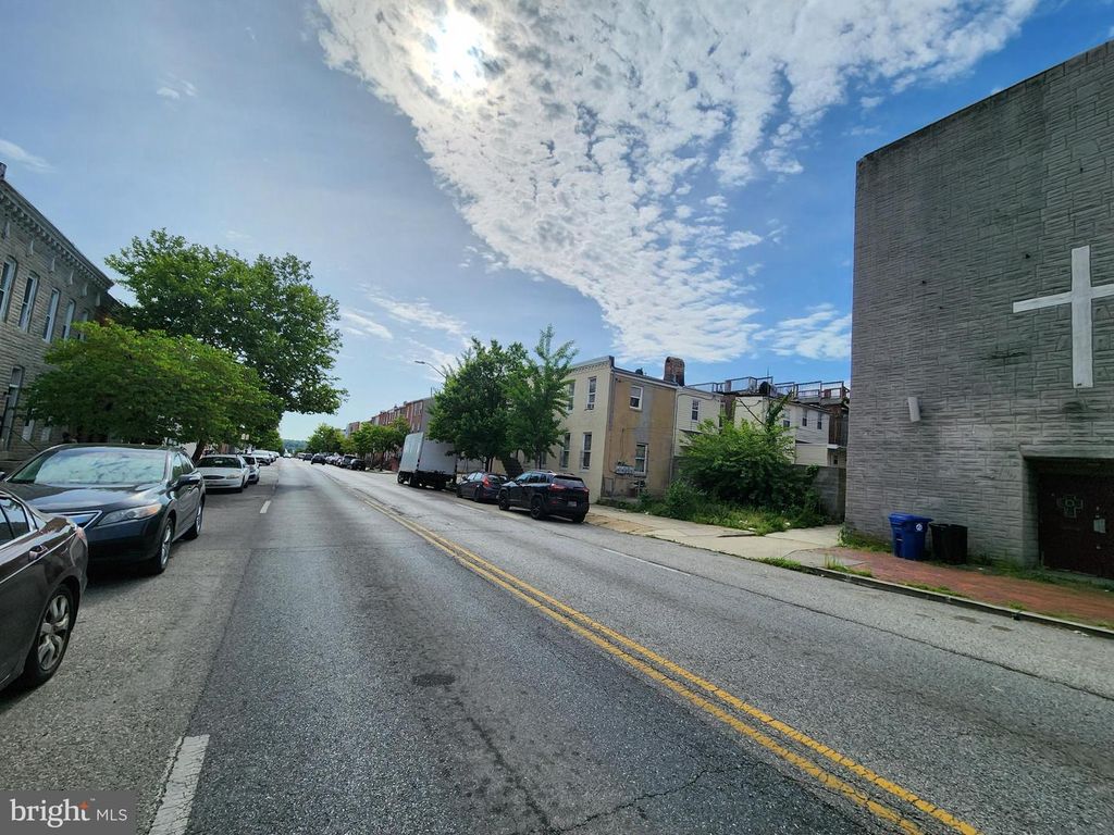 Image 14 of property listing at 2117 E FAYETTE ST, Baltimore, MD 21231