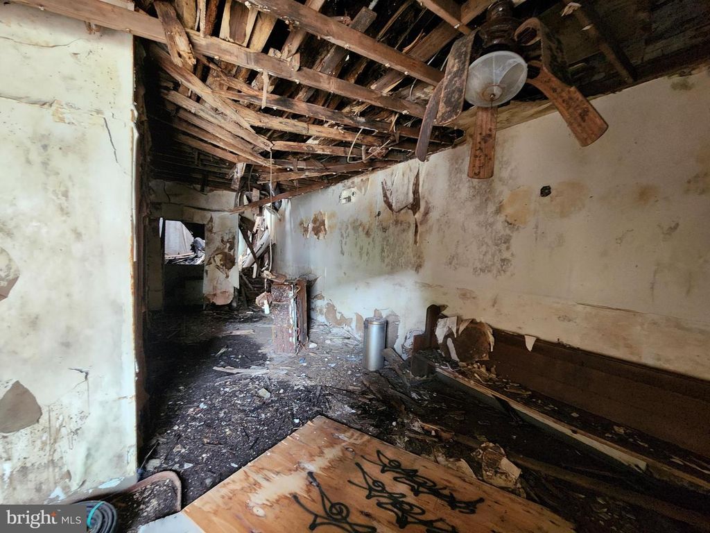 Image 4 of property listing at 2117 E FAYETTE ST, Baltimore, MD 21231