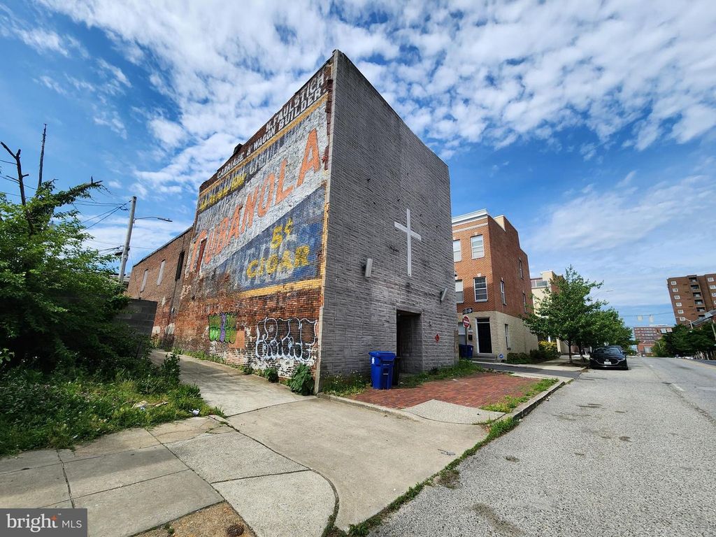 Image 9 of property listing at 2117 E FAYETTE ST, Baltimore, MD 21231