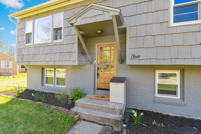 5 Cemetery Road, Essex, VT 05452