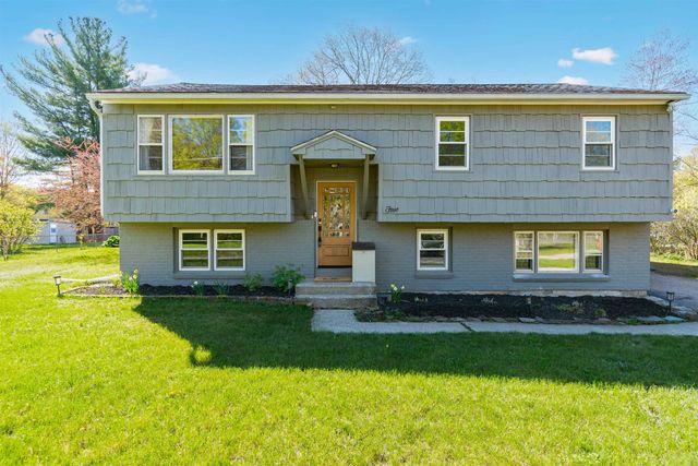 5 Cemetery Road, Essex, VT 05452