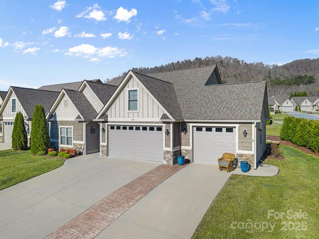 235 Windstone Drive, Fletcher, NC 28732
