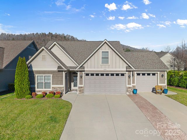 235 Windstone Drive, Fletcher, NC 28732