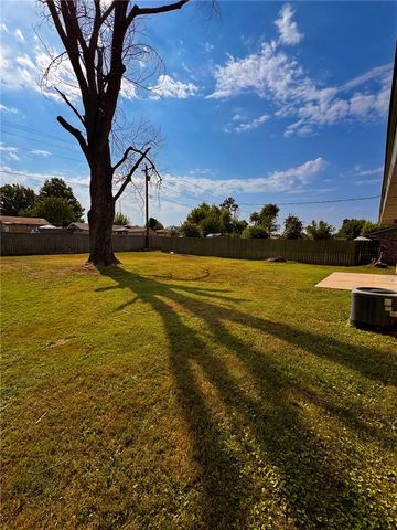 1821 S Beth Drive, Rogers, AR 72758