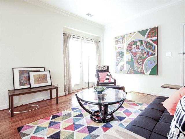5677 Waterman 32, St Louis, MO 63112