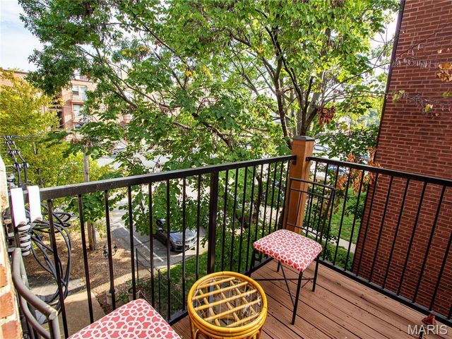 5677 Waterman 32, St Louis, MO 63112