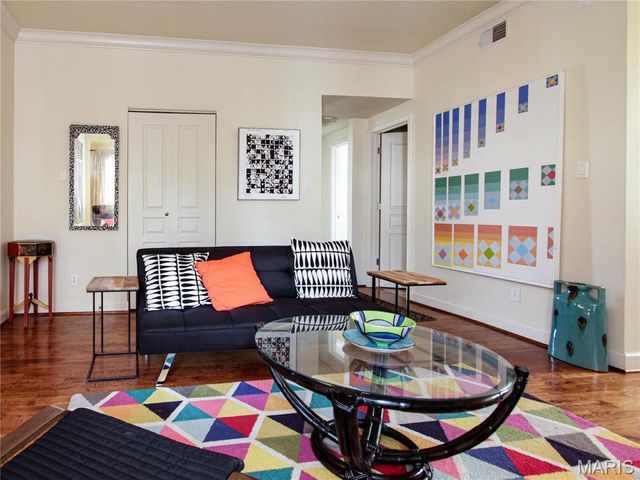 5677 Waterman 32, St Louis, MO 63112