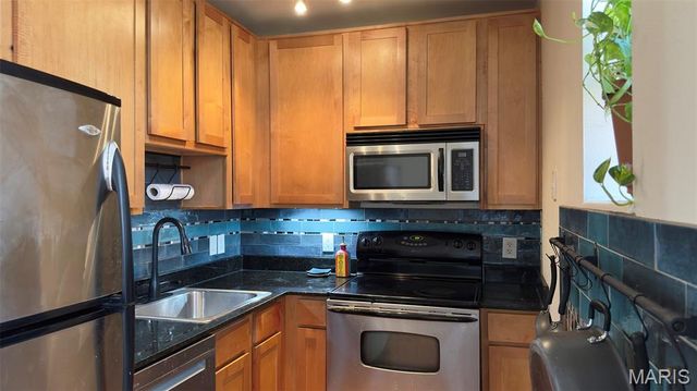 5677 Waterman 32, St Louis, MO 63112