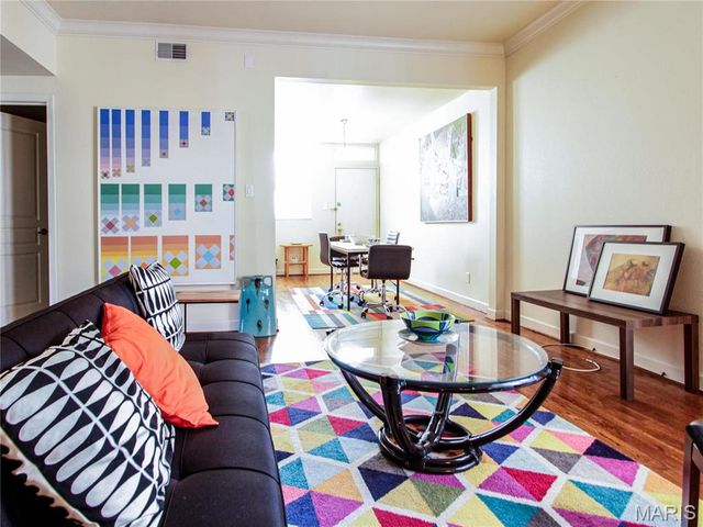 5677 Waterman 32, St Louis, MO 63112