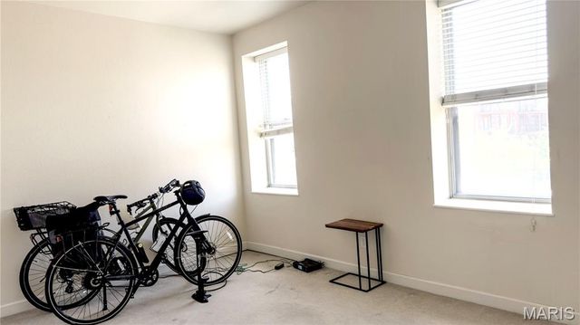 5677 Waterman 32, St Louis, MO 63112