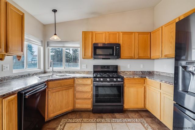 1721 APPALOOSA DR, Cheyenne, WY 82001