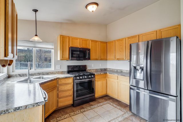 1721 APPALOOSA DR, Cheyenne, WY 82001
