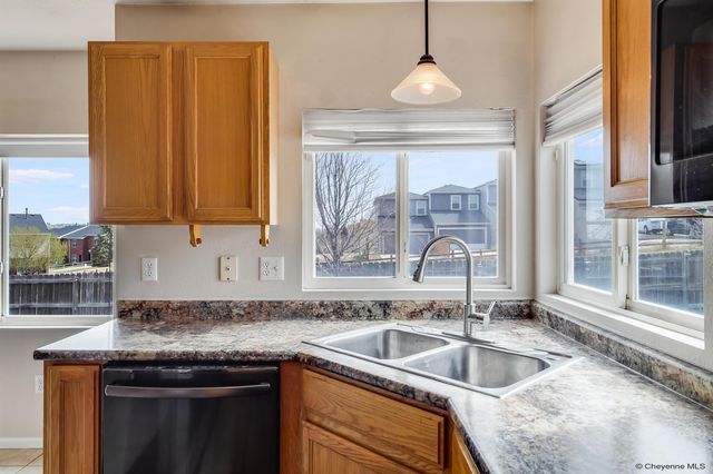 1721 APPALOOSA DR, Cheyenne, WY 82001