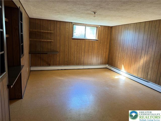 1556 Bayberry Lane, Bethlehem City, PA 18018