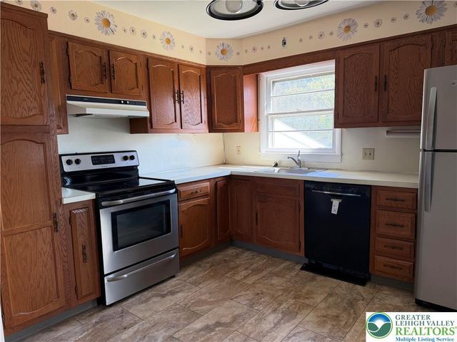 1556 Bayberry Lane, Bethlehem City, PA 18018