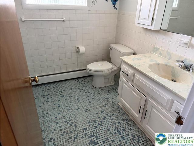 1556 Bayberry Lane, Bethlehem City, PA 18018