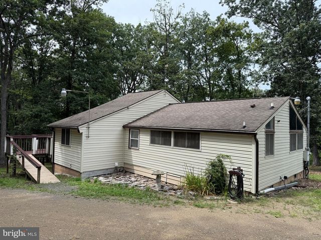 76 SCHAEFFER HILL DR, Paw Paw, WV 25434