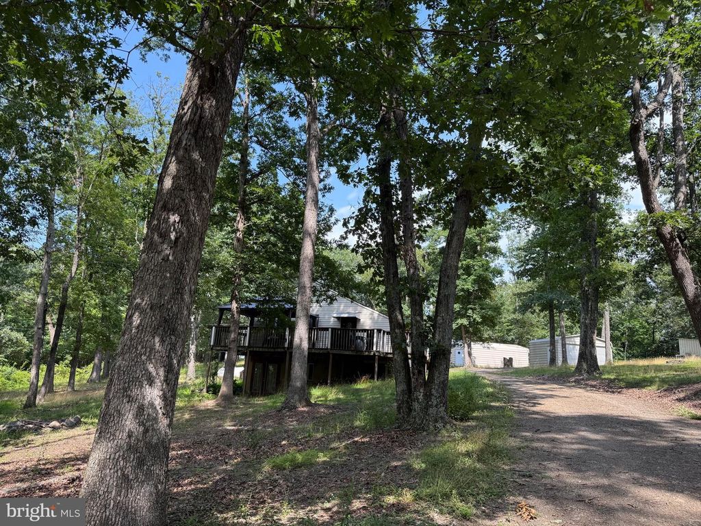 76 SCHAEFFER HILL DR, Paw Paw, WV 25434