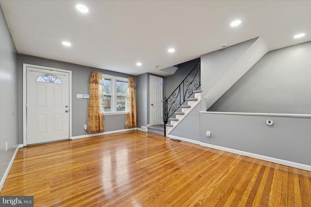 887 TAYLOR DR, Folcroft, PA 19032