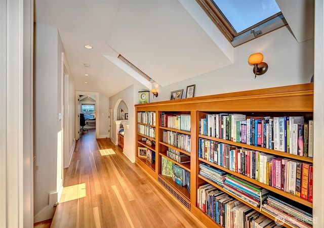 1712 Arch Avenue SW, Seattle, WA 98116