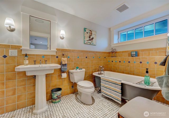 1712 Arch Avenue SW, Seattle, WA 98116